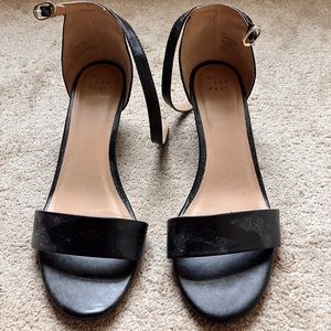 Black low heel shoes